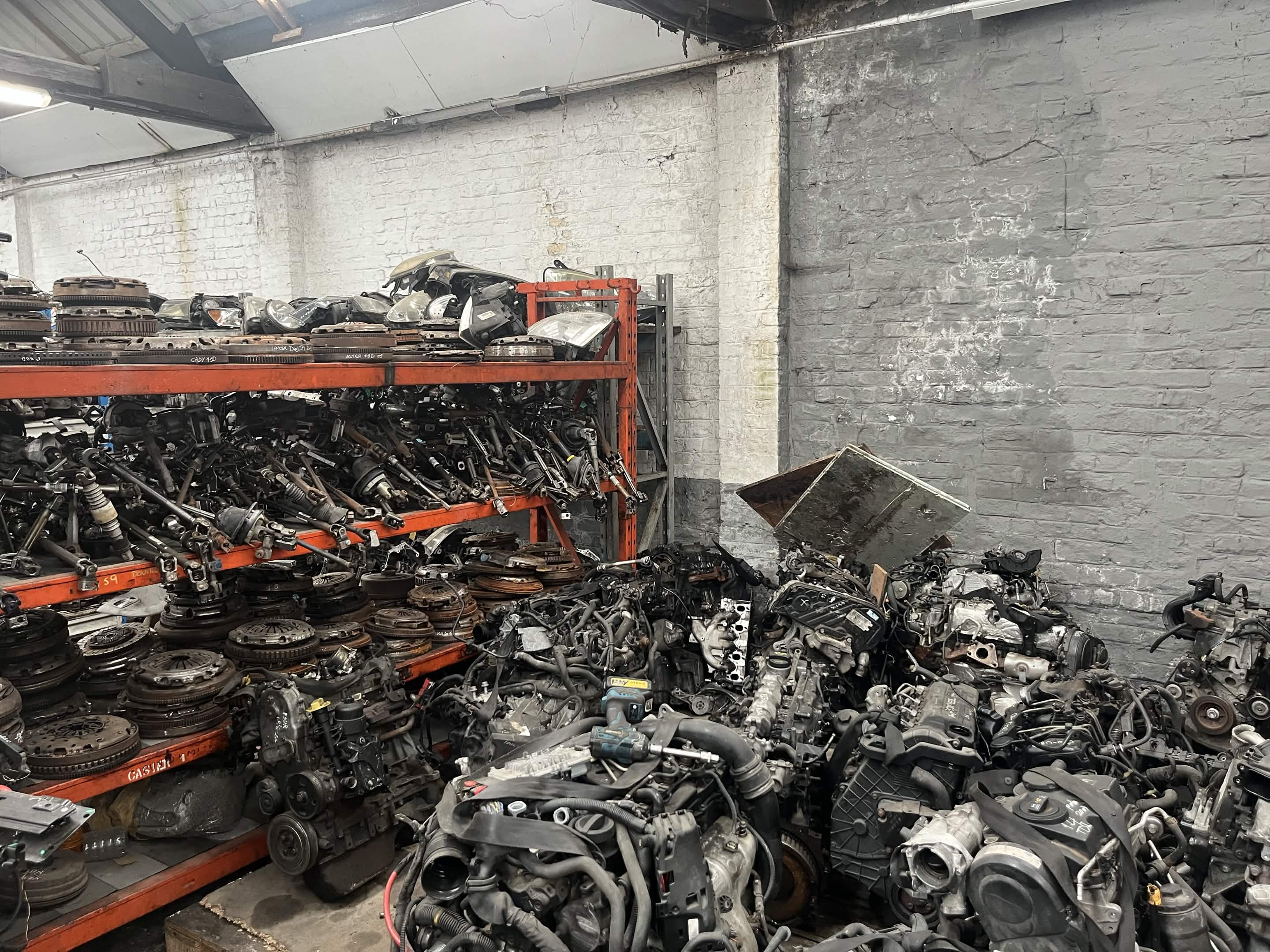Stock pièces Auto Hainaut